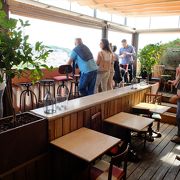 サン・ペドロ・デ・アルカンタラ展望台そばのカジュアルで眺めのいいレストラン