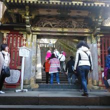 坂下門全体です