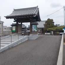 山門の様子です。