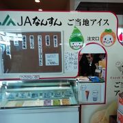 土産物屋がいっぱい