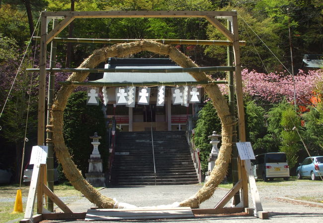 鬼怒川ロープウェイの温泉山麓駅近くの神社でした。