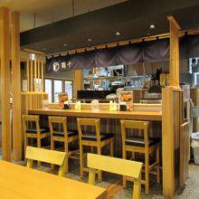 店内にも清潔感があります