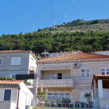 市街地から見たスルジ山