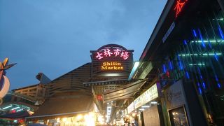 士林夜市の中心