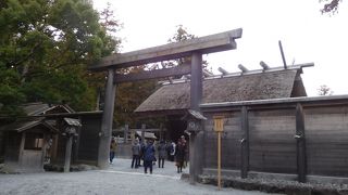 伊勢神宮 外宮の正殿を中心とする社殿