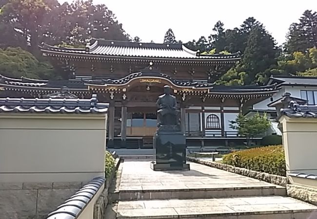 (傑山寺)　まるで家臣に守られているようでした