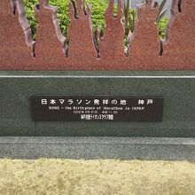 人の形がくりぬかれている