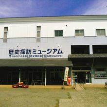 白石城の大手門近くにあります