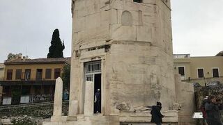 円柱形のよく目立つ建物