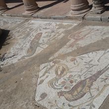 鳥のモザイク画