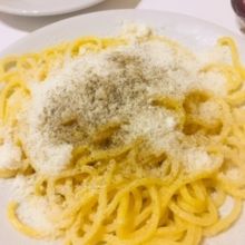パスタは手打ちかもだけど、美味しくない。