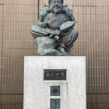 恵比寿駅西口にある小さな像 By Yamyam えびす像のクチコミ フォートラベル