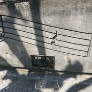 長崎の鐘の楽譜が公園の壁に