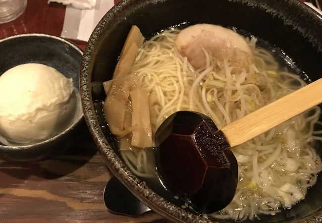 アイスとラーメンが一緒にでてくる