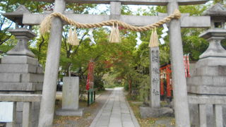 御苑内にある神社です