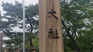 独特の空間、大阪の下町？に位置する名門神社
