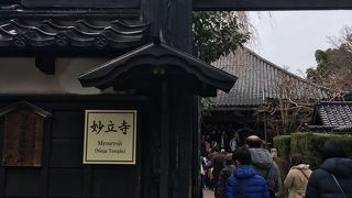 外国人も多く訪れる人気の忍者寺ツアー