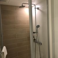 清潔なシャワールーム