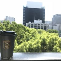 新緑と栄のビル群が望めます。