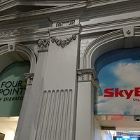 スカイバスチケット売り場と直結。