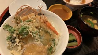 侮るなかれ みそ天丼は野菜と相性抜群