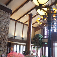 大きな暖炉が特徴