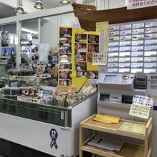 いろんなお店が並んでいました。