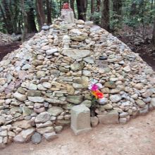 仏徳山山頂にあるケルン