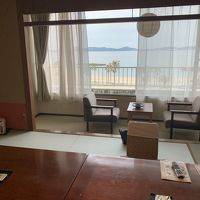 部屋にも小さな浴室あり。