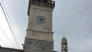 繁華街にある教会