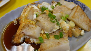 雨でも行列している朝食屋さん