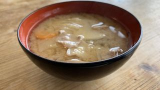 全ての味噌を試食できる工場併設ショップ