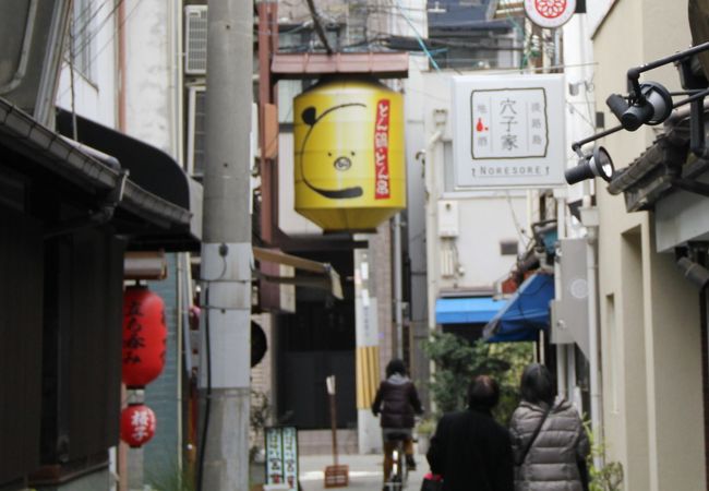 炭火焼あなご、白焼き、穴子のお造り盛り合わせ、穴子の骨せんべいなどをいただきました。
