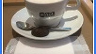 可愛いスティック状のケーキとお茶