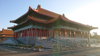 中正紀念堂公園内の二つの建物