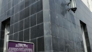 白と黒のコントラスト