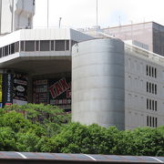 横浜駅西口にある換気塔