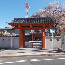 赤門明王殿ともいわれます。