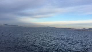 ピレウス港を8時に出航し朝日の昇る空を見ながらアポロコーストを進む