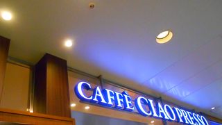 近鉄電車の駅構内にありました