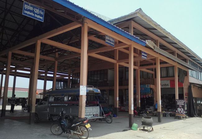 ルアンナムターへのバス