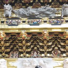 陽明門の彫刻群です