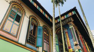 異国を感じるカラフルな街並み