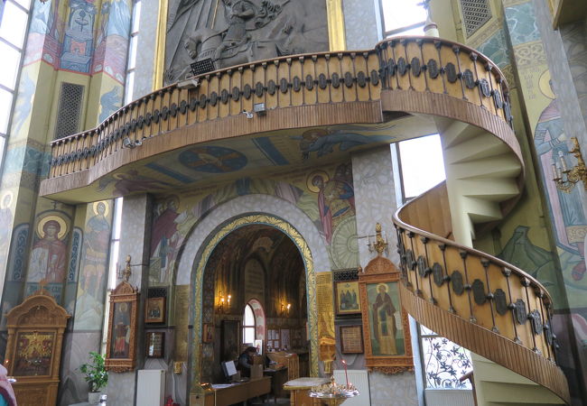 なんか細い教会が面白い！