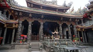 芸術性を追求する廟は未だに建設中