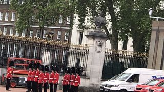 近くで見るためには開始2時間前
