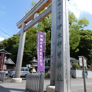 たま電車へ わずかな乗り継ぎ時間で参拝できる神社