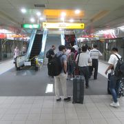 高雄国際機場駅のエスカレーター