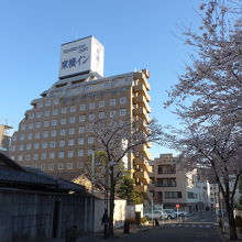 舞鶴城方面側から見たホテルの外観