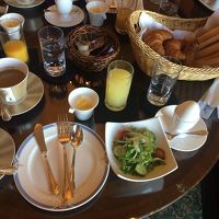 朝食。ラウンジで用意されました。